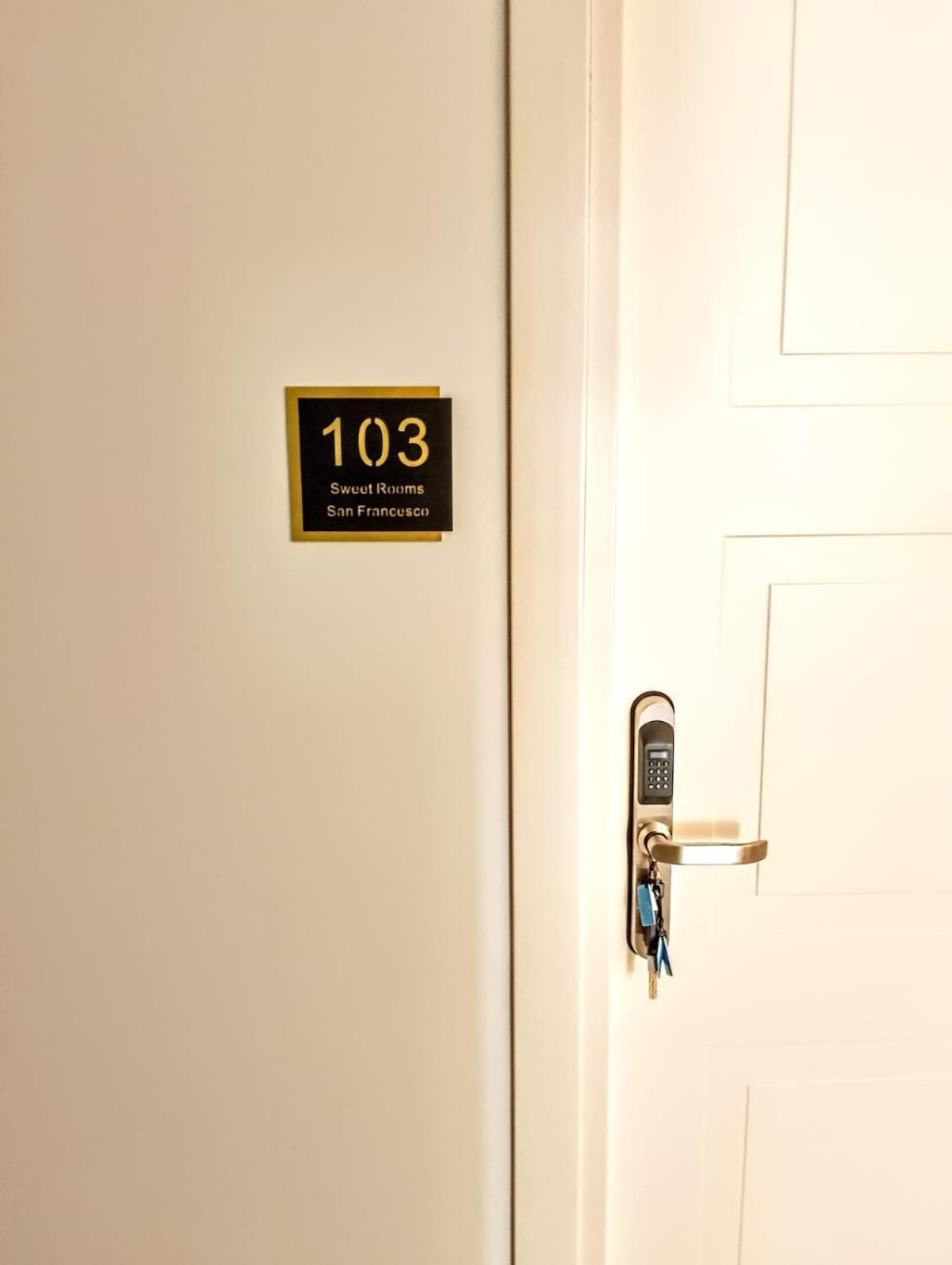 Sweet Rooms San Francesco Neapel Exterior foto